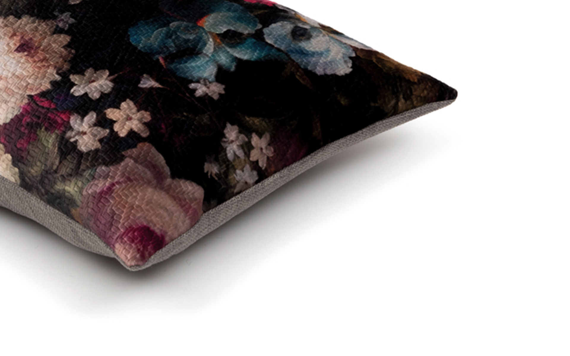 Mrs.Me home couture - cushion Tableau OliveRose embossed velvet detail